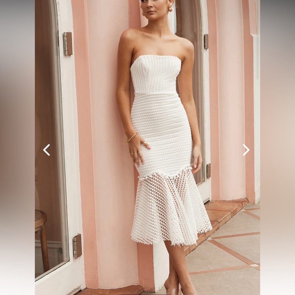 Selfie Leslie strapless lace dress